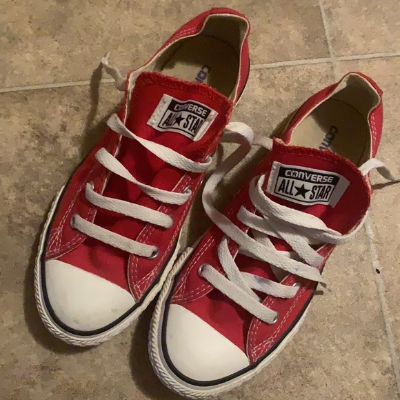 Red converse - Picture 5 of 5